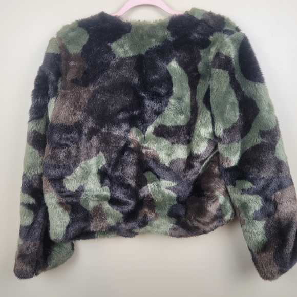 Fashion Nova Camo Faux Fur Jacket size M - Picture 7 of 7